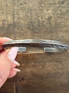 Vintage Native Navajo Carinated Stamped Sterling Silver Bracelet Cuff